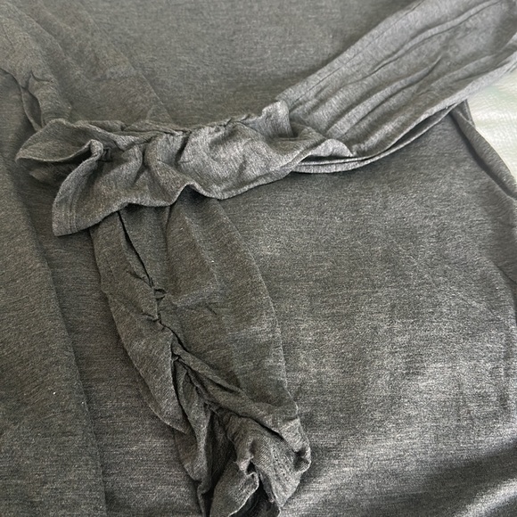 DKNY JEANS dark gray mock turtle top,  gathers at sleeves and sides size MEDIUM - Picture 2 of 5